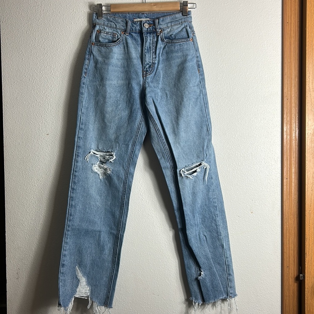 BDG jeans, blue jeans distressed, raw hem, size 25 coyboy jean
